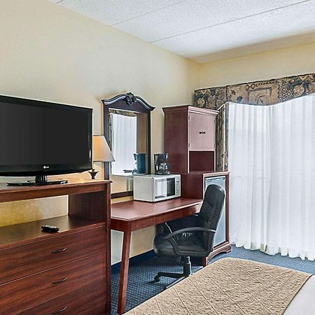Quality Inn & Suites Worcester Exterior photo