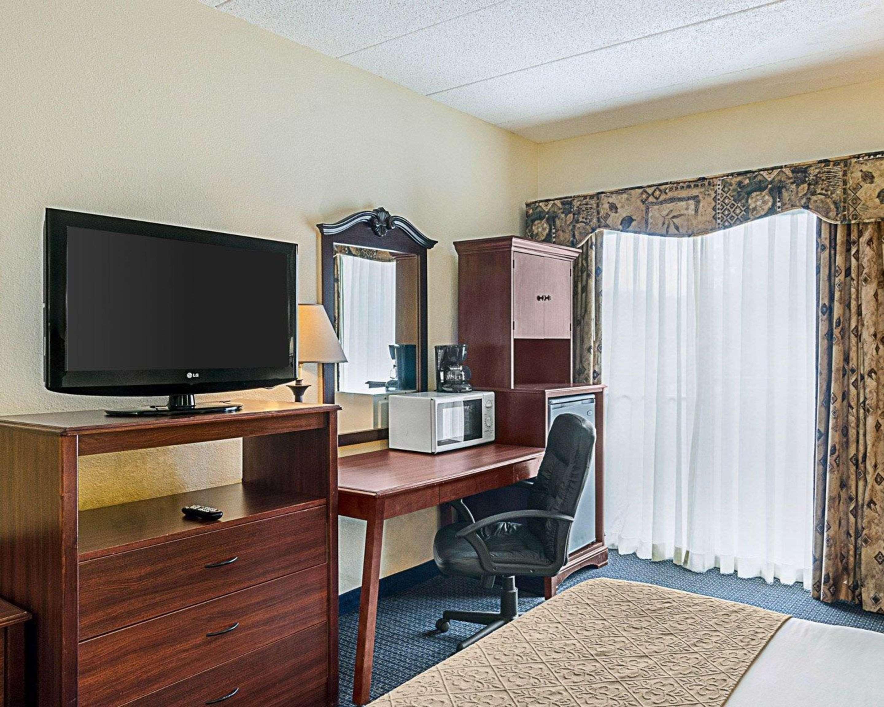 Quality Inn & Suites Worcester Exterior photo