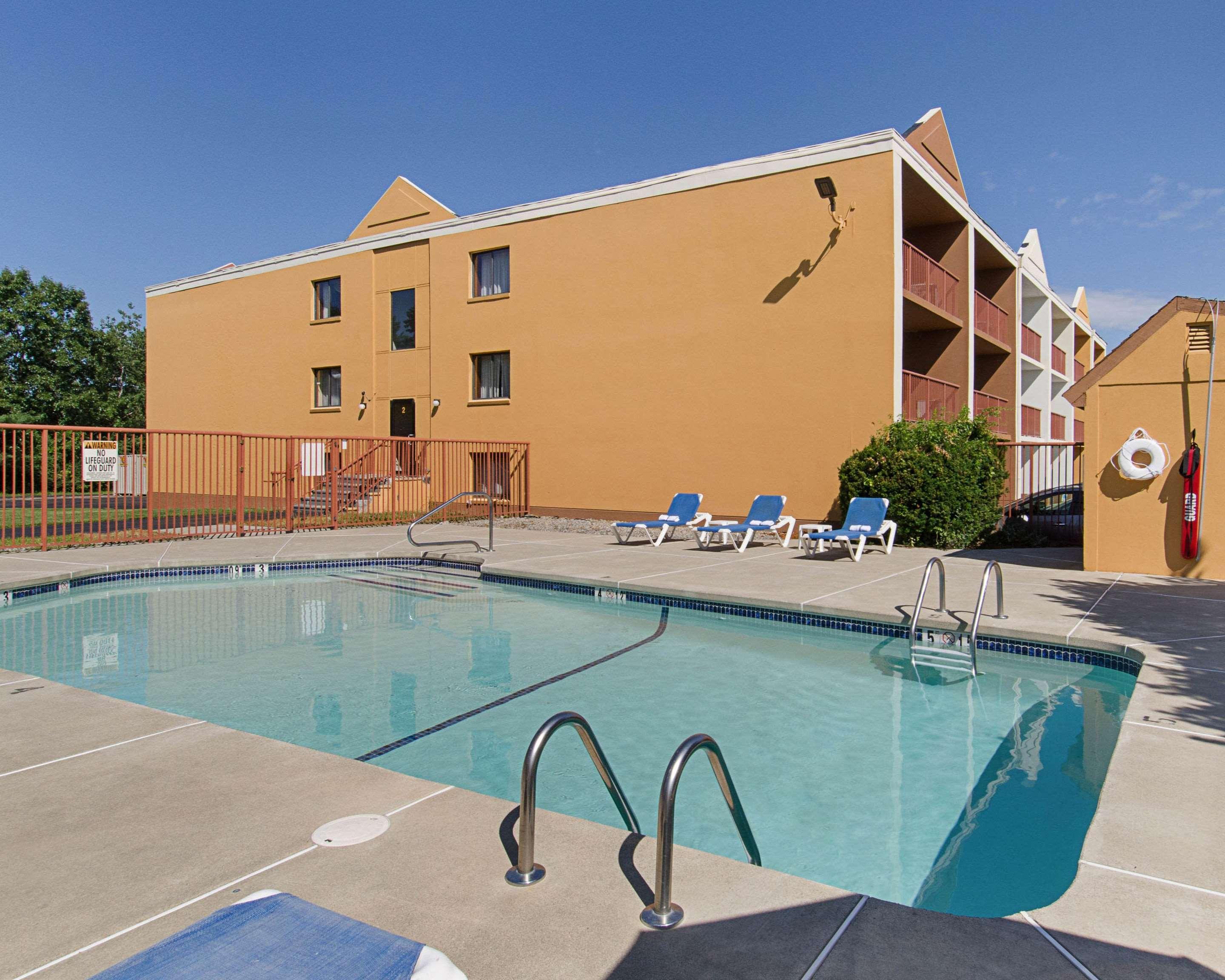 Quality Inn & Suites Worcester Exterior photo