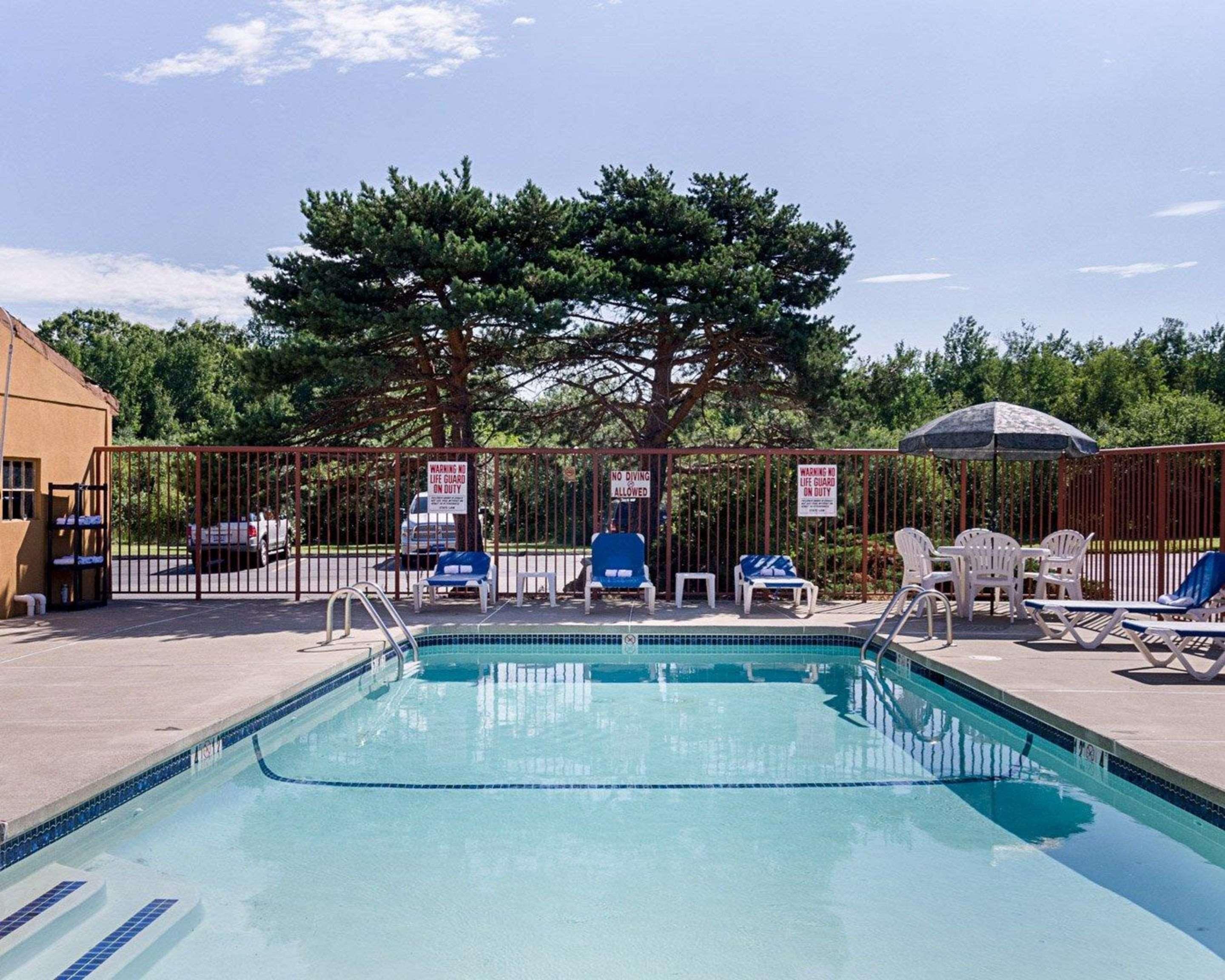 Quality Inn & Suites Worcester Exterior photo