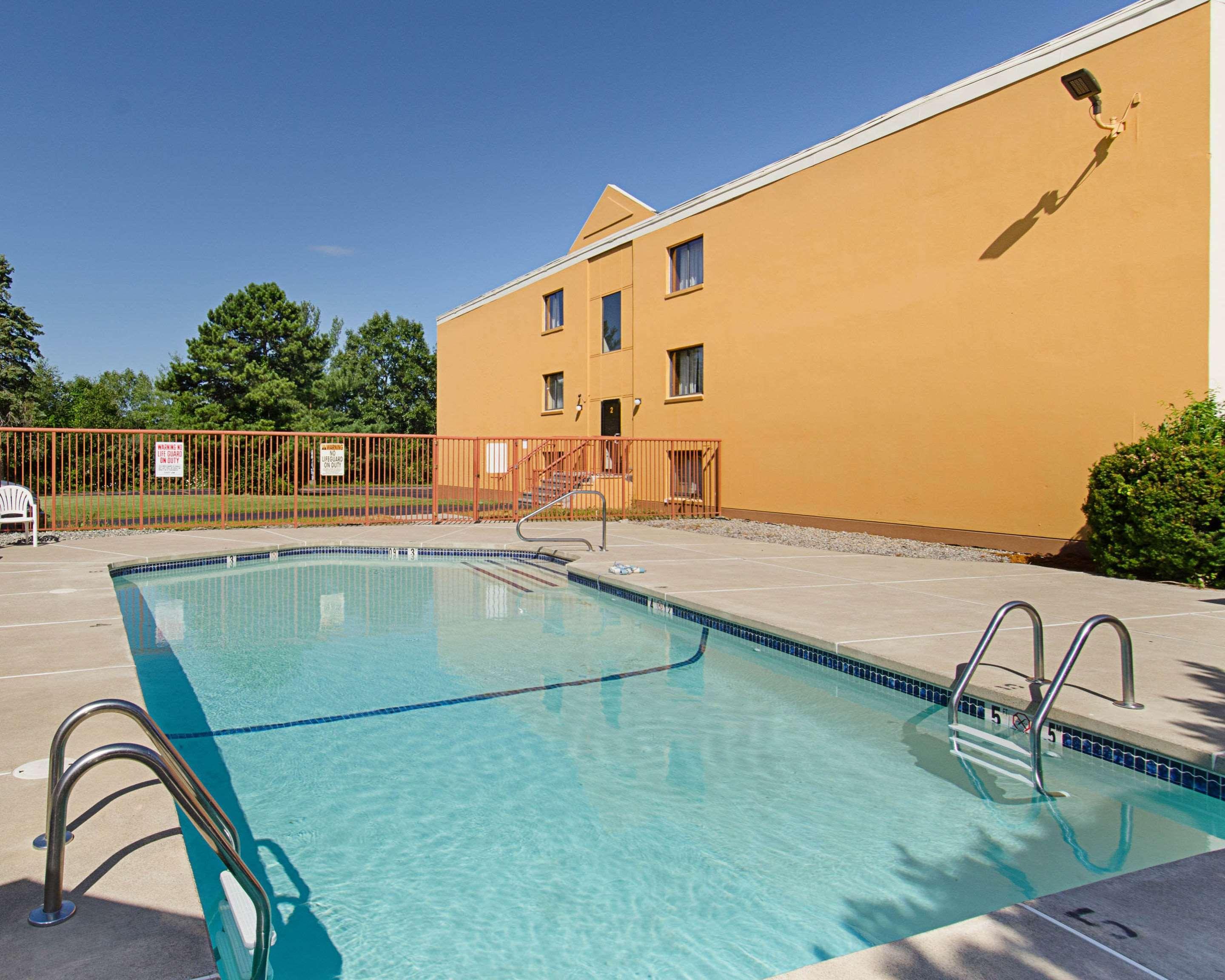 Quality Inn & Suites Worcester Exterior photo