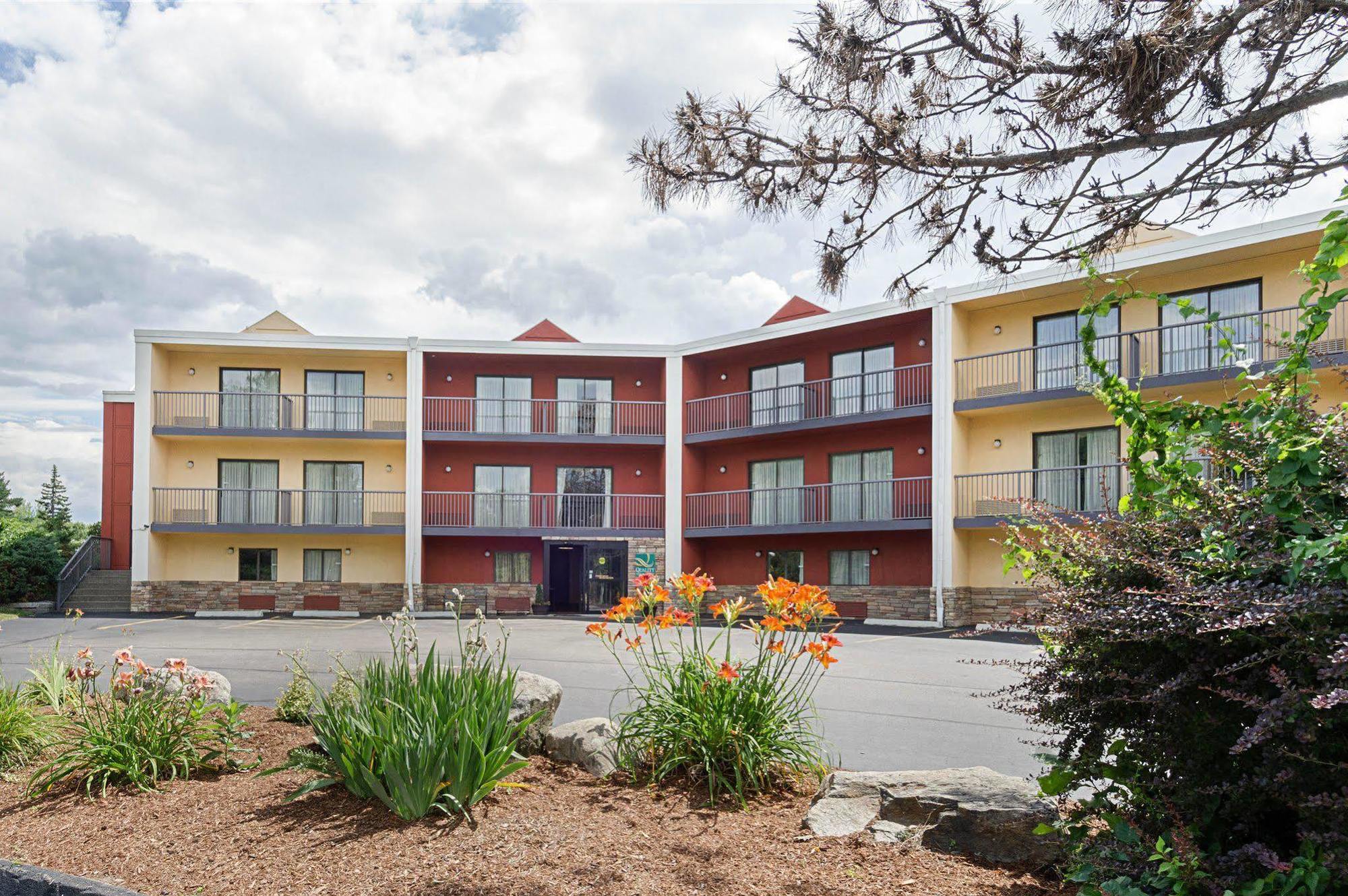 Quality Inn & Suites Worcester Exterior photo
